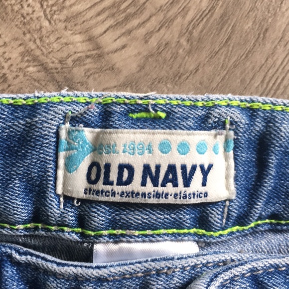 Old navy jean shorts- Size 8 - Picture 3 of 7